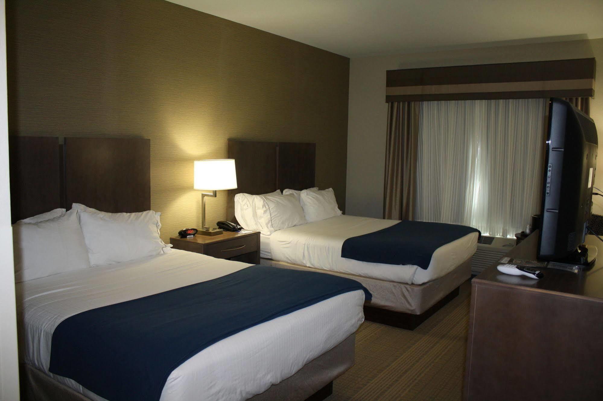 Holiday Inn Express Hotel & Suites Wichita Northeast By Ihg Extérieur photo