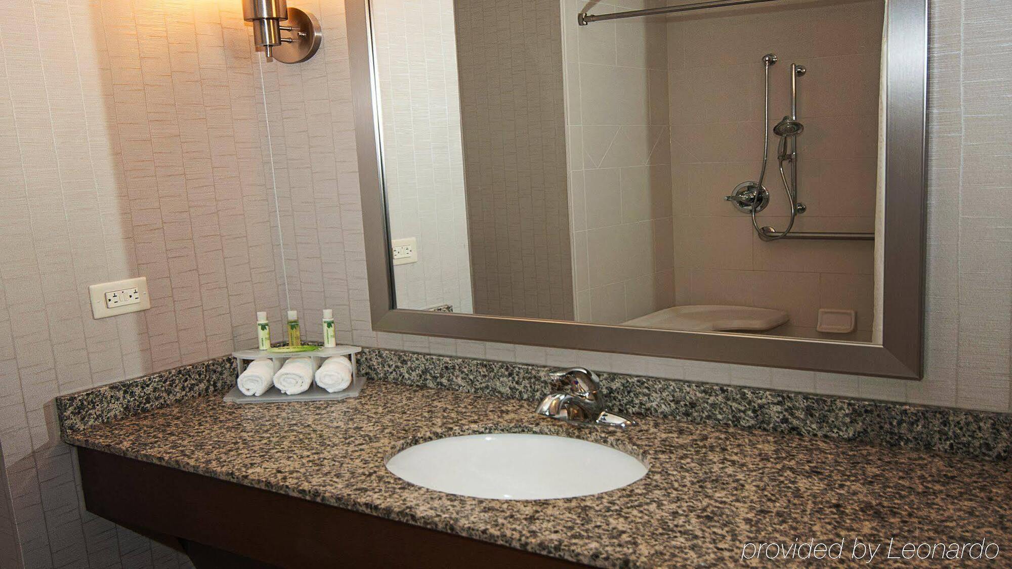 Holiday Inn Express Hotel & Suites Wichita Northeast By Ihg Extérieur photo